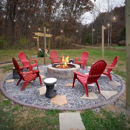 Entertainment Galore! Luxurious Property, Spectacular & Peaceful Setting, Great Location, Close To Major Attractions!! Pigeon Forge Exterior photo