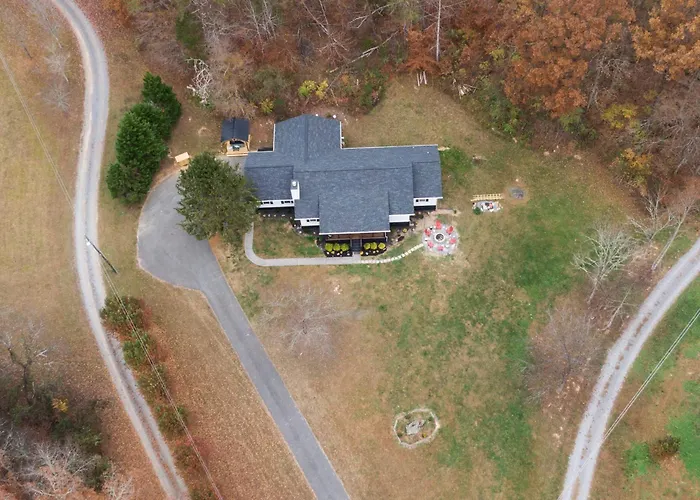 Entertainment Galore! Luxurious Property, Spectacular & Peaceful Setting, Great Location, Close To Major Attractions!!