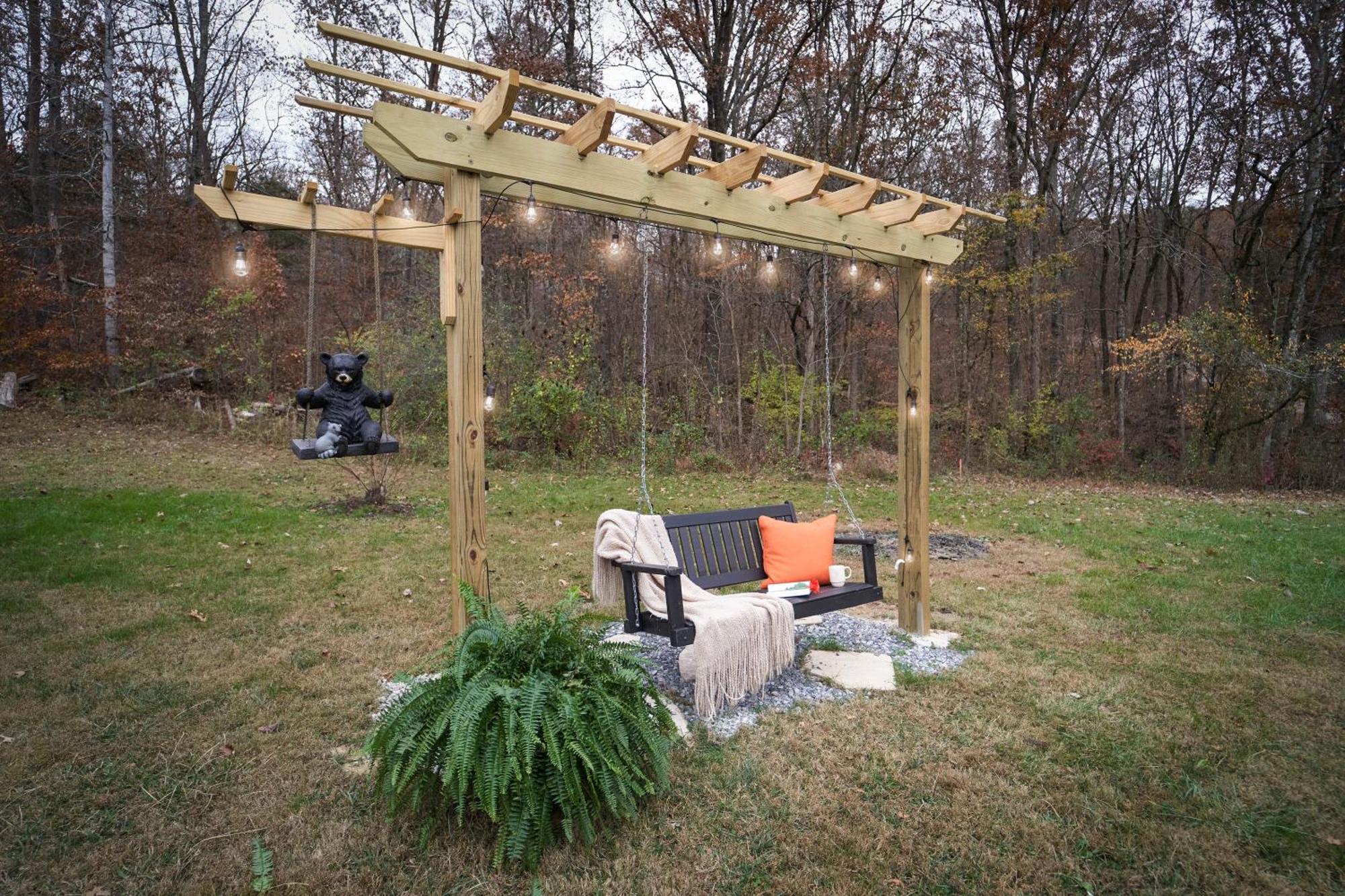 Holiday home Entertainment Galore! Luxurious Property, Spectacular & Peaceful Setting, Great Location, Close To Major Attractions!! Pigeon Forge